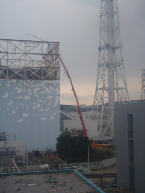 Sany concrete pump spraying water to the No.1 reactor of Fukushima nuclear plant, 7 April 2011. sanygroup.com