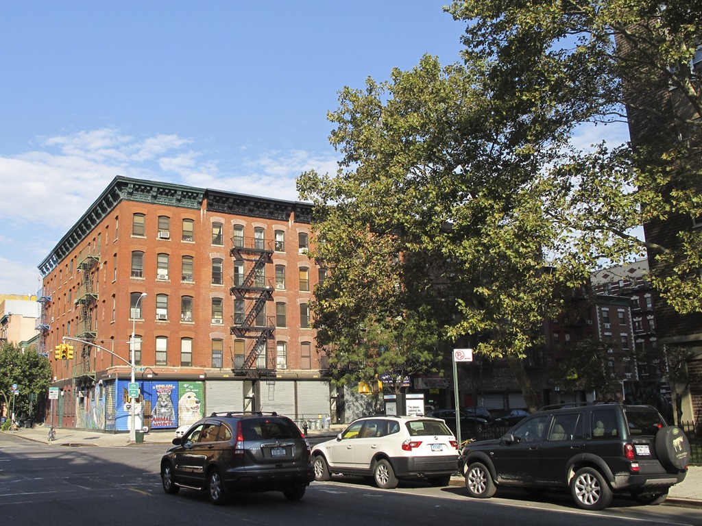 [Corner-of-East-10th-and-C-Streets-4-[1].jpg]