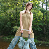 BLUESWETR -recyklace taška, šaty 00dpad www.rajda.cz, foto: Jan Trejbal, modeLOVE www.toppeople.cz, Bára Hnyková