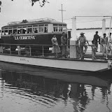 The ferry that crossed from Asunción to Chaco´i before Puente Remanso was built.<br />
La balsa que cruzaba a Chaco-í cuando aún  no existía Puente Remanso.