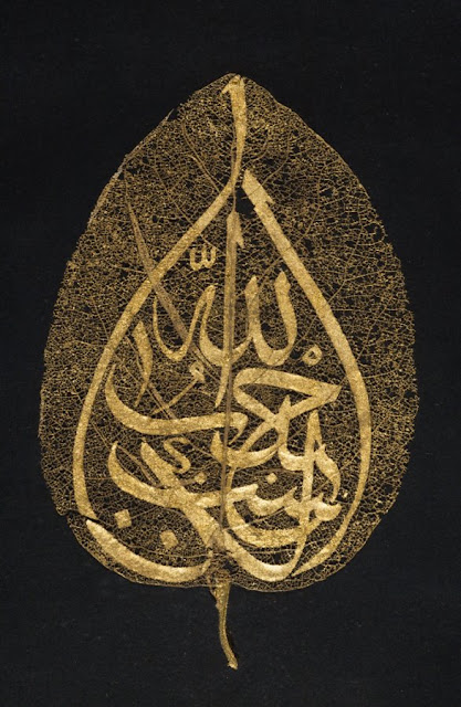 The inscription, written in gold in the form of a pear, may perhaps be read as "Industry is next to godliness." The leaf stalk is also gold.