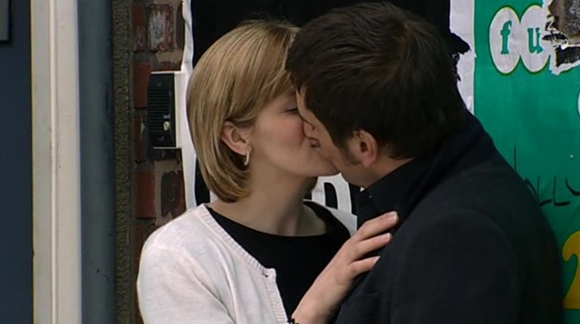 [May-10-2010-Peter-Leanne-Kiss[3].jpg]