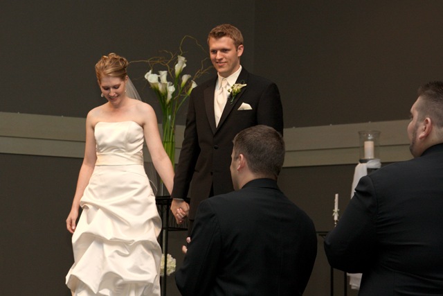 [bride and groom[3].jpg]