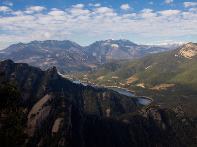 Vista cap al pantà de la Baells, Rasos de Peguera, Ensija, Pedraforca i Cadí