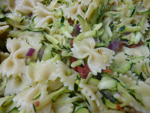 [Nudelsalat mit Zucchini[2].jpg]