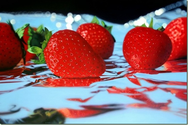 20100712_strawberries_on_foil_by_ja5on-600x398