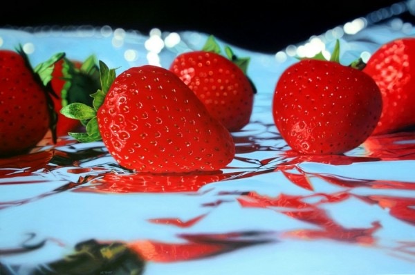 [20100712_strawberries_on_foil_by_ja5on-600x398[3].jpg]