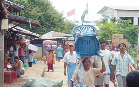 [Moreh gate to Burma[2].jpg]