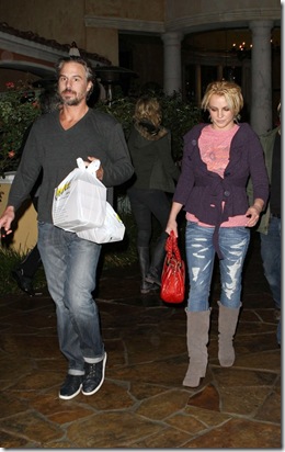 britney-spears-102410-9
