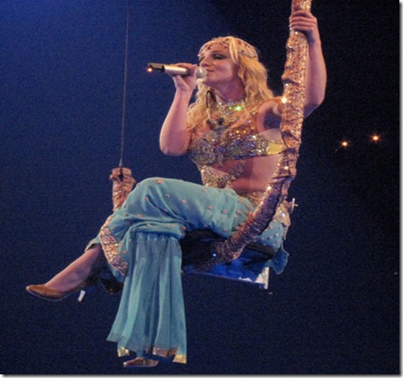 7949123_Britney-comeback3