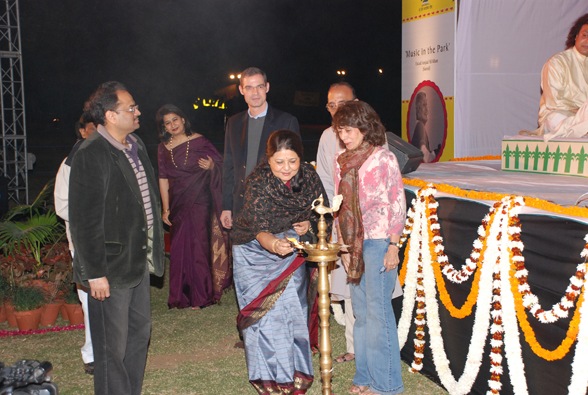 [Subbalakshmi Khan lighting the lamp, also in the pix are PArimal Rai, Jerome Bonnafont, Milena Ramirez and Rashmi Malik[3].jpg]