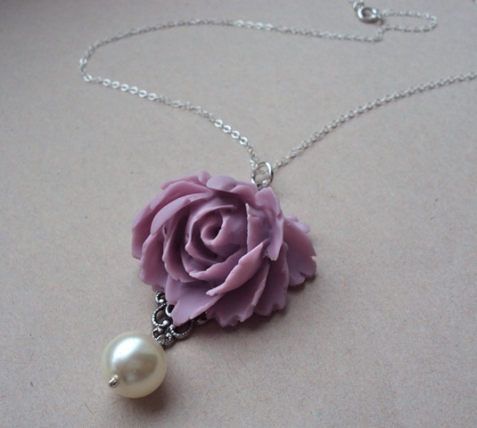 [purple rose necklace[2].jpg]