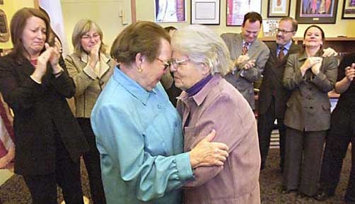 [phyllis-lyon-and-del-martin-in-2004[3].jpg]