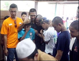 TANAH RUNTUH / LEMBAH AZWIN