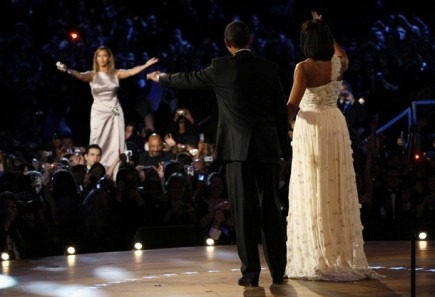 [beyonce-4-435x297[3].jpg]