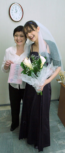 http://lh4.ggpht.com/_qkkTWU_qJpc/ScU12zcPUsI/AAAAAAAABvs/IbGG94peLYY/s512/just-married%20154.jpg