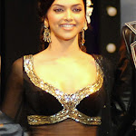 bollywood hot and sexy actress deepika padukone 14 01.jpg
