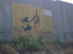 Gandhi dessiné sur le mur de la Honte