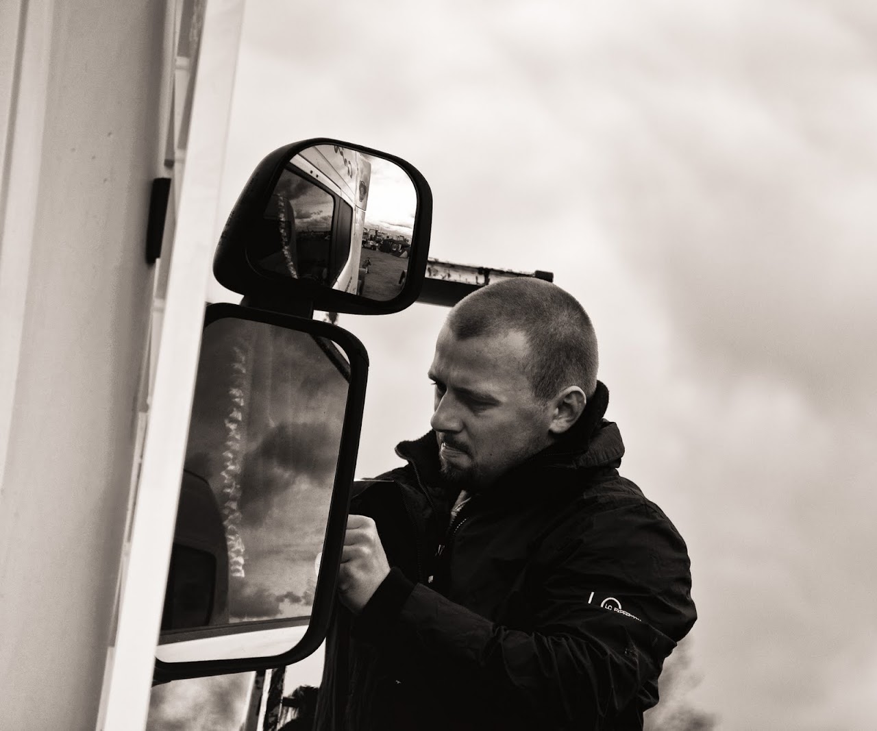 NC at Truckfest 2010 - steal my glass! - 50_mirror_mirror
