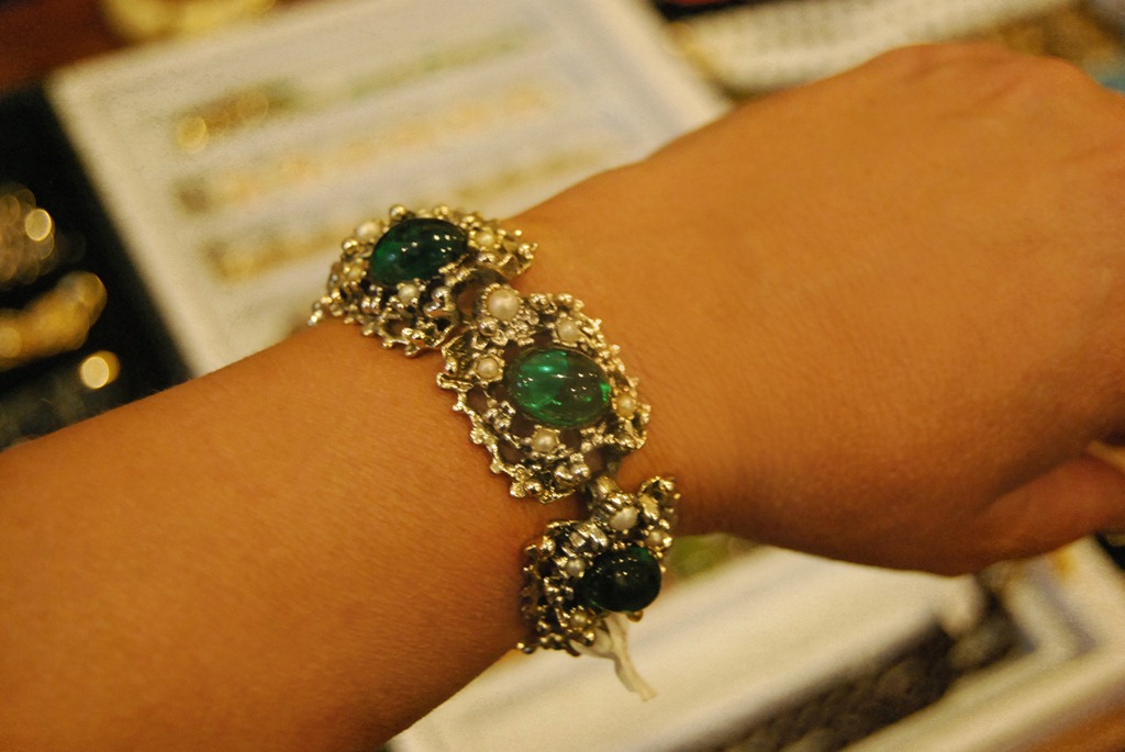 [green-bracelet.jpg]
