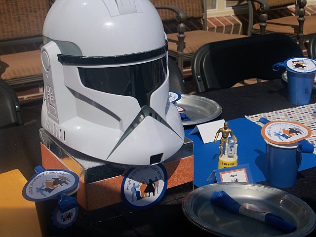 [Storm_Trooper_Centerpiece[5].jpg]