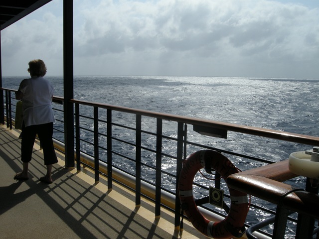 [01_07_at_sea[19].jpg]