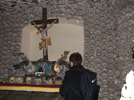 Ossuários ao redor do mundo