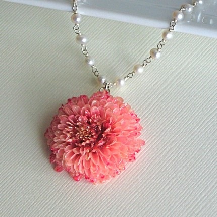 [Real Daisy Mum Necklace by MCStoneworks on Etsy[6].jpg]
