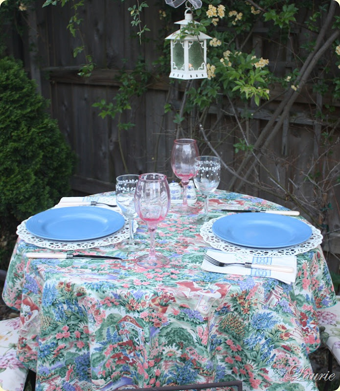 Outdoor Tablescape-Bargain Decorating with Laurie
