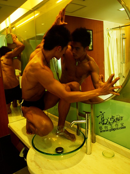 Asian-Males-Zhu-Xiaohui-朱曉輝-in-Bathroom-24