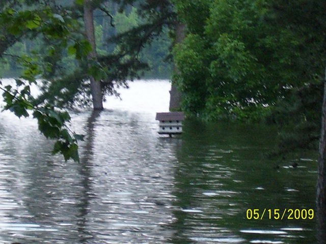 [lake 2009 045[3].jpg]