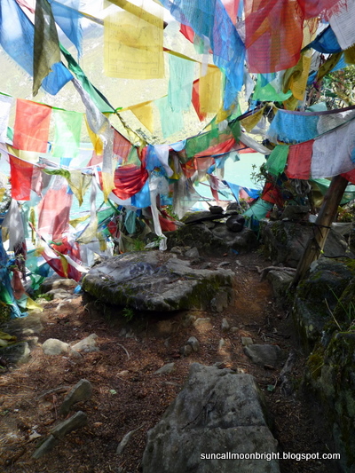 water burial (水葬, shui zang) site
