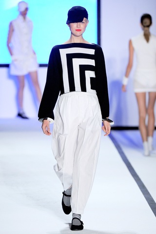 [lacoste[4].jpg]