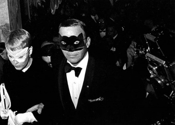 sinatra farrow capote ball
