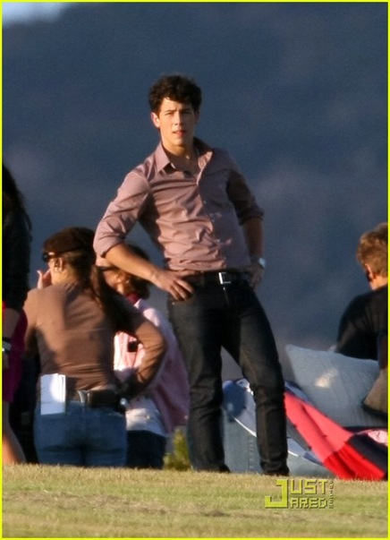 selena-gomez-nick-jonas-wiffle-ball-05