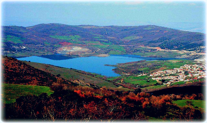 Λίμνη-Σμοκόβου.βρίσκεται πολύ κοντά στα Δημοτικά Διαμερίσματα Ανάβρας και Κτιμένης στα όρια του νομού Καρδίτσας με το νομό Φθιώτιδας