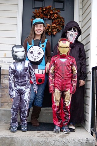 [halloween_kids3_filtered[3].jpg]