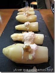 L'Alezna Tapas: Puntas de Esparragos con Mayonesa de Nueces L'Alezna Tapas: Puntas de Esparragos con Mayonesa de Nueces