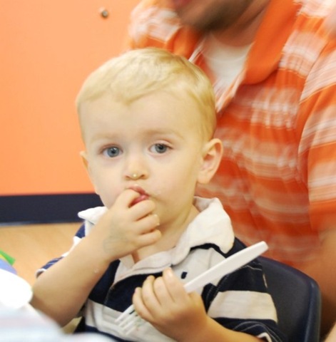 [Eating Cake2[2].jpg]