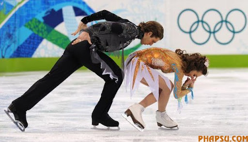 Georgia's Allison Reed and Otar Japaridze compete in the 2010 Winter Olympics ice dance figure skating free program at the Pacific Coliseum in Vancouver on February 22, 2010.            AFP PHOTO/Saeed KHAN (Photo credit should read SAAED KHAN/AFP/Getty Images)