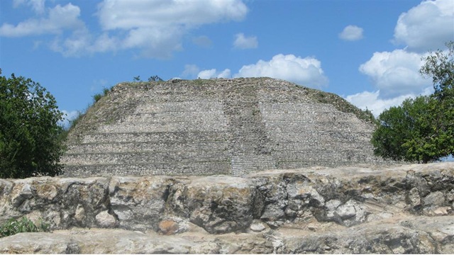 [IzamalPyramid2[3].jpg]