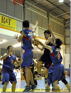 Lim Aik Hock (C) trying to penetrate the Kota Kinabalu defence during their match for the 12th Borneo City Men Basketball Invitation Tournament 2010 yesterday .Picture: BT