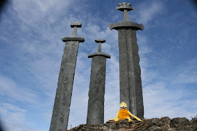 Der rotbærtige Harald hat hier 872 das Reich vereinigt. Da war erstmal Schluss mit sich gegenseitig aufn Kopf hauen. Unser gelber Freund Erich zeigte sich recht beeindruckt.