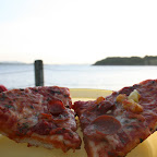...und Pizza! Vonner Tanke! Fuer 1000 oder mehr.