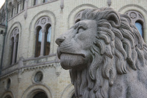 Parlament mit Löwen. Oslo.