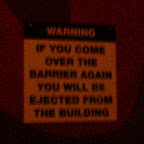 Schild im Apollo, am Ausgang des Security-Grabens: If you come over the barrier AGAIN you will be ejected from the building" Das müssen sie doch wohl extra für die Morrissey shows aufgehängt haben, oder?