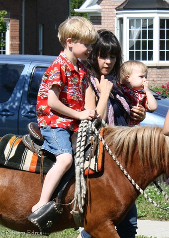 [sarah with boys pony[4].jpg]