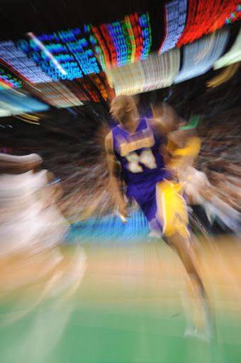 BOSTON - FEBRUARY 5:  Kobe Bryant #24 of the Los Angeles Lakers cuts to the basket during the game against the Boston Celtics on February 5, 2009 at the TD Banknorth Garden in Boston, Massachusetts.  NOTE TO USER: User expressly acknowledges and agrees that, by downloading and or using this Photograph, user is consenting to the terms and conditions of the Getty Images License Agreement. Mandatory Copyright Notice: Copyright 2009 NBAE (Photo by Andrew D. Bernstein/NBAE via Getty Images)
