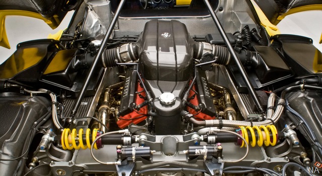 [2008-Edo-Competition-Ferrari-Enzo-Engine-Compartment-1280x960[5].jpg]