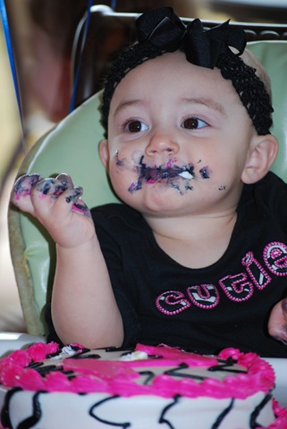 [Madelyn's 1st Birthday 146[2].jpg]